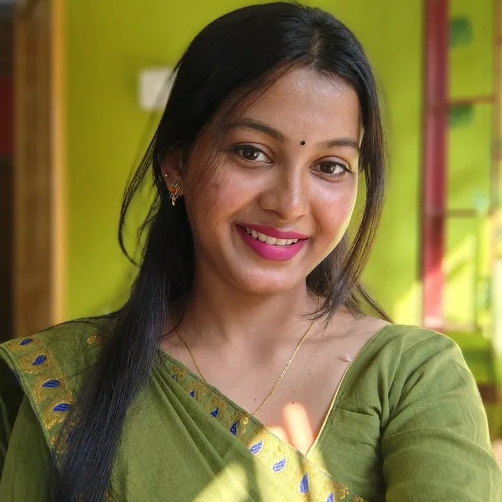 পাপিয়া বৌদির সব কিছুই বড় বড়।